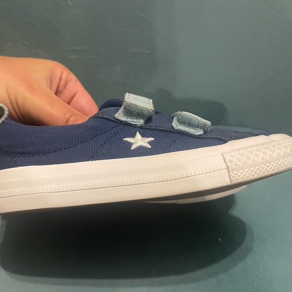 Toddler Converse low top toddler sneakers / size 10 US toddler - Picture 9 of 13